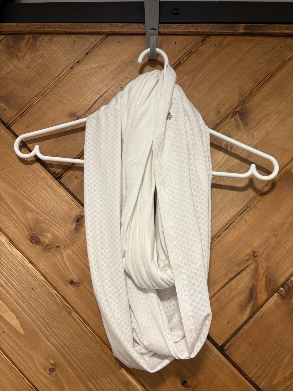 Lululemon Twist And Shout Scarf
White / Mesh Burnout White